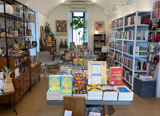 portugal/cascais/shop/indie-not-a-bookshop