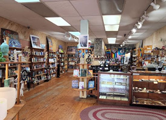 virginia/grayson-highlands-state-park/shop/dancing-moon-earthway-bookstore