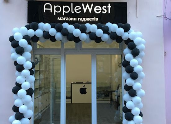 ukraine/chernivtsi/central-square/shop/apple-west