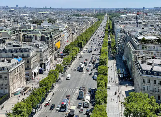 france/paris/champs-elysees/shop/boutiques-publicisdrugstore