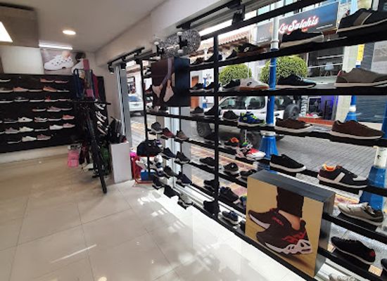 ecuador/otavalo/shop/active-shopping