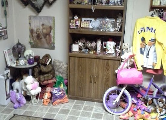 missouri/hannibal/shop/cheri-s-hideout-variety-shop