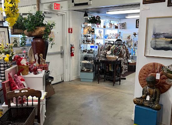 california/oceanside/shop/the-treasure-box-gift-store