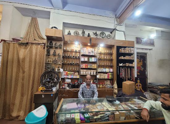 india/varanasi/dashashwamedh-ghat/shop/the-varanasi-silk-handicraft