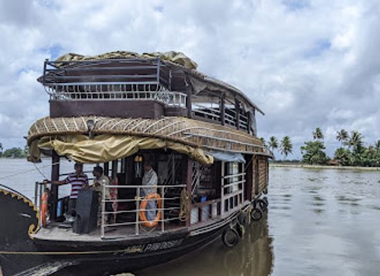 india/kerala-backwaters/shop/alleppey-houseboats-alleppey-boat-house-waves-and-dales-alleppey-houseboat