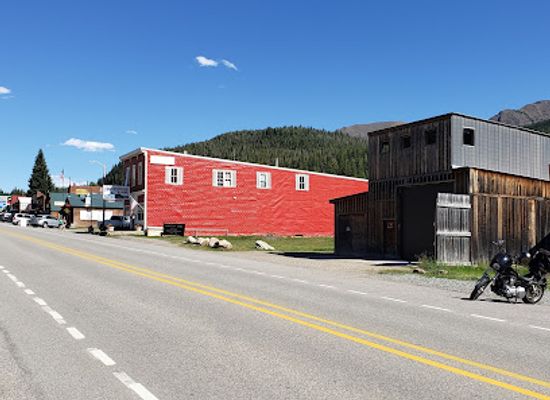montana/beartooth-highway/shop/cooke-city-store