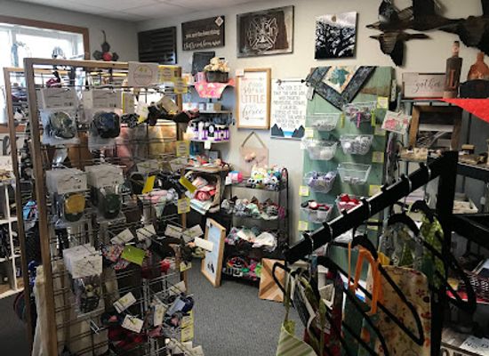 north-dakota/lake-sakakawea/shop/the-teal-door