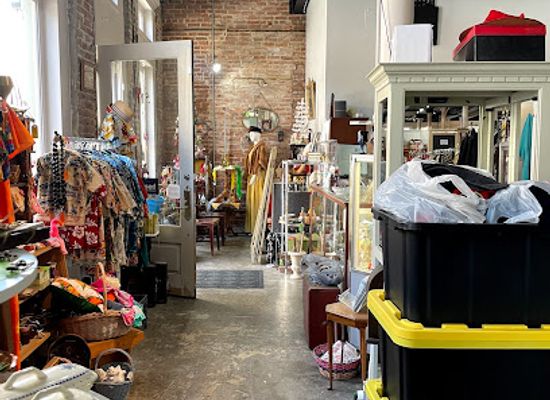texas/galveston/shop/chymoons-vintage-antiques