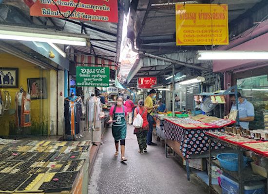 thailand/chao-phraya-river-basin/shop/amulet-market