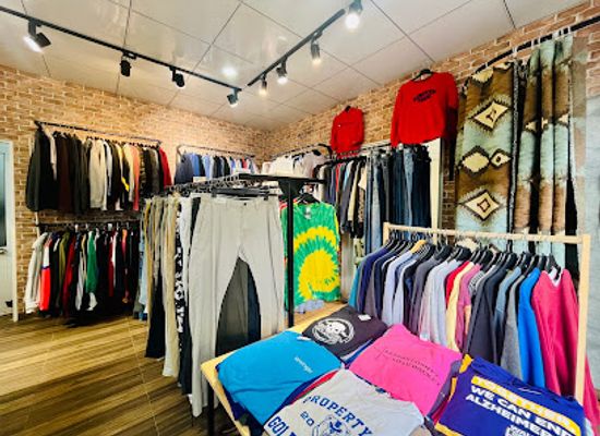 vietnam/dalat/tuyen-lam-lake/shop/shop-do-si-pansi-2hand-secondhand-vintage-retro-clothing