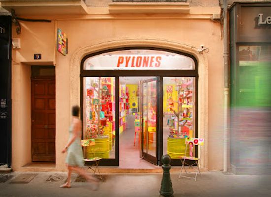 france/aix-en-provence/shop/pylones