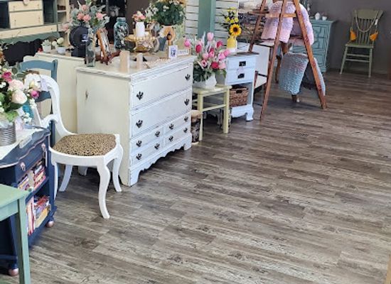 kansas/gypsum-hills/shop/the-little-blue-boutique-llc