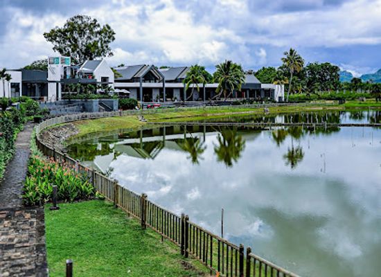 mauritius/pamplemousses-botanical-garden/shop/mahogany-shopping-promenade