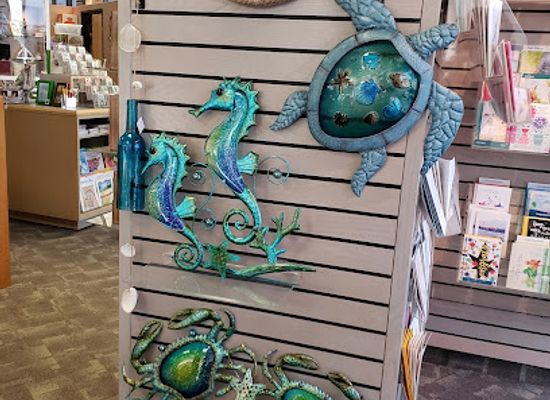 california/huntington-beach/shop/the-friends-gift-shop
