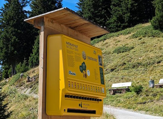 switzerland/arosa/shop/ricola-automat