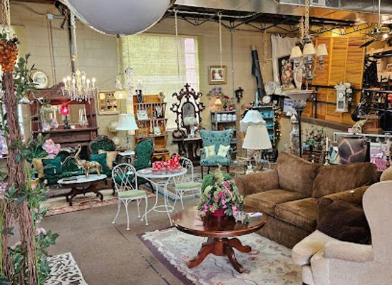 west-virginia/beckley/shop/classy-clutter-antiques-and-consignment-shop
