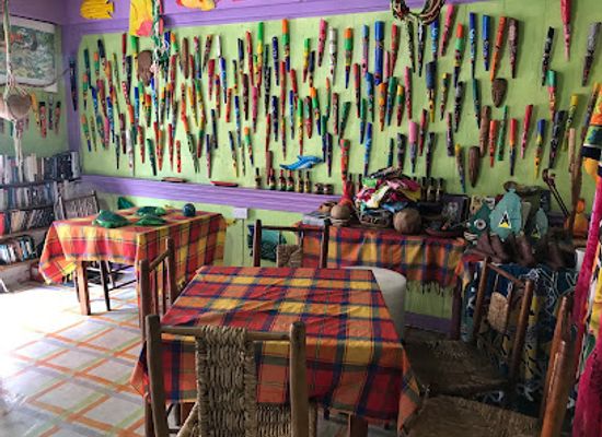 saint-lucia/soufriere-quarter/shop/zaka-s-art-cafe