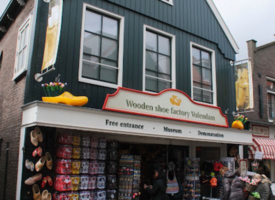 netherlands/volendam/shop/giftshop-de-boer