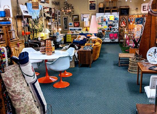 california/san-diego-beaches/shop/newport-avenue-antiques