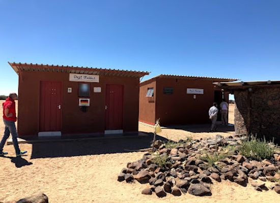 namibia/spitzkoppe/shop/uiba-oas-crystals-market