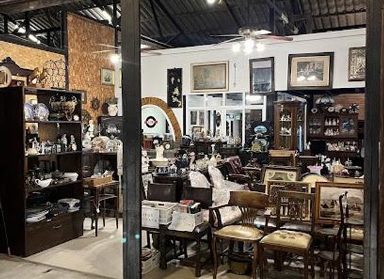 thailand/chao-phraya-river-basin/shop/train-night-market-srinagarindra