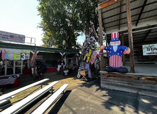 missouri/lake-of-the-ozarks/shop/we-the-people-flags-and-t-shirts