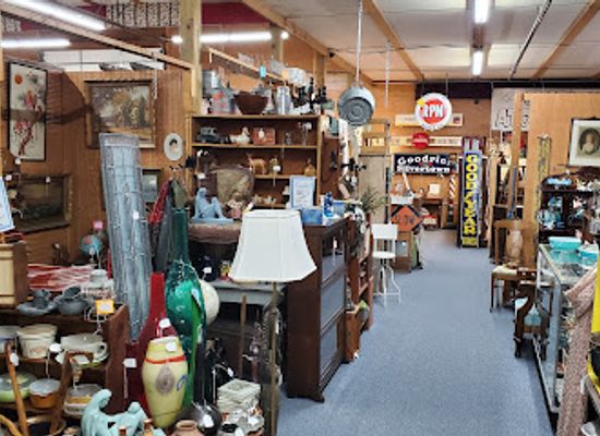 nebraska/platte-river-state-park/shop/platte-valley-antique-mall-cafe-pub