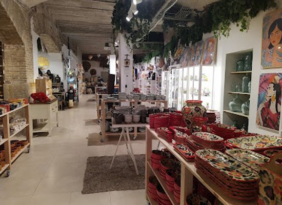 spain/barcelona/barri-gotic/shop/botiga-artesana-gift-store