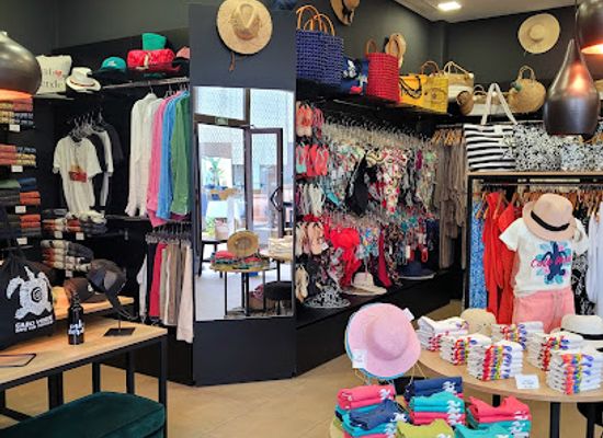 cabo-verde/praia-de-santa-monica/shop/bazaar-co