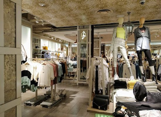 spain/girona/shop/stradivarius