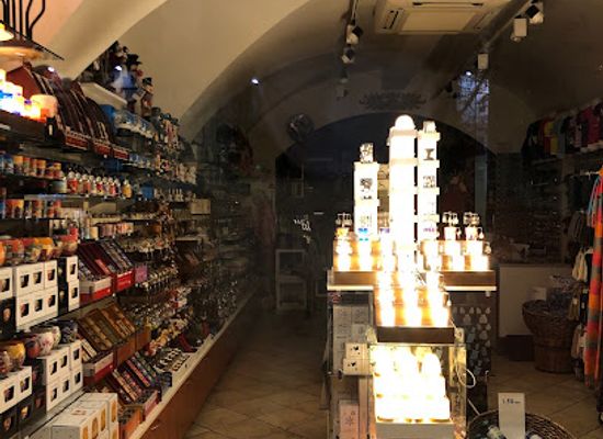 austria/linz/innenstadt/shop/souvenir-shop