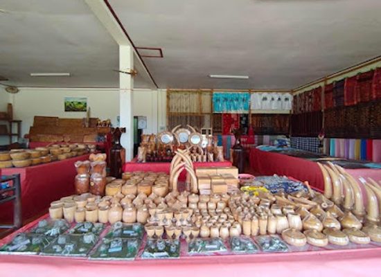 laos/plain-of-jars/shop/navang-handicraft-shop