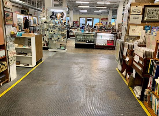 wisconsin/milwaukee/shop/antiques-on-pierce