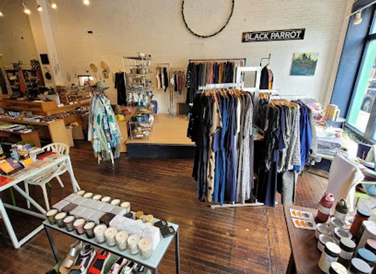 maine/rockland/shop/black-parrot
