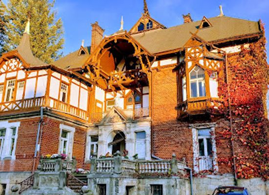 poland/stolowe-mountains/shop/budka-z-oscypkami