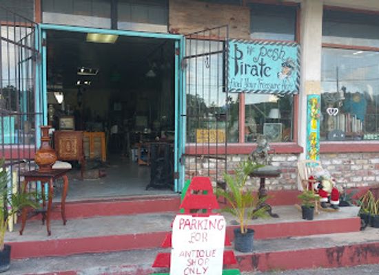 antigua-and-barbuda/devil-s-bridge/shop/the-posh-pirate-antique-store