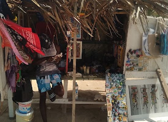 cabo-verde/praia-de-chaves/shop/barraca-de-ja-lembrancinhas