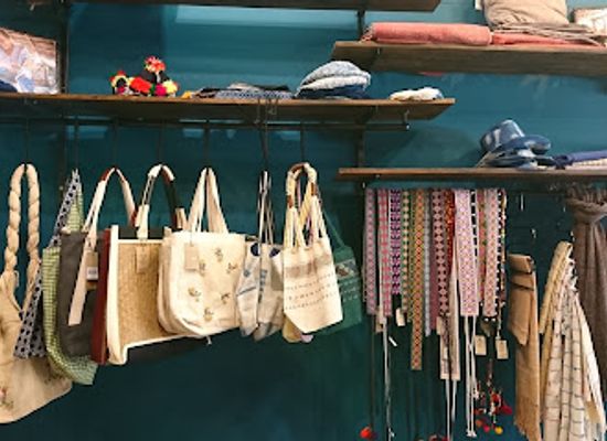 thailand/chiang-mai/wat-ket/shop/de-quarr-crafting-communities
