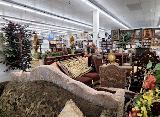 arkansas/rogers/shop/blue-chair-vintage-market-consignment