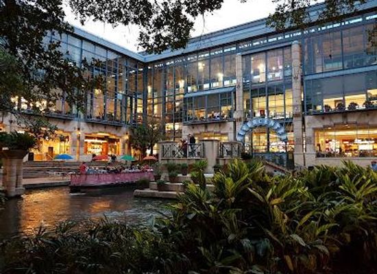 texas/south-texas/shop/shops-at-rivercenter