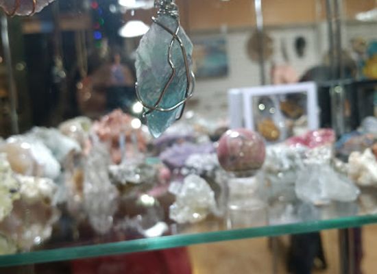 washington/the-inland-empire/shop/simply-unique-boutique-misty-eyed-crystals