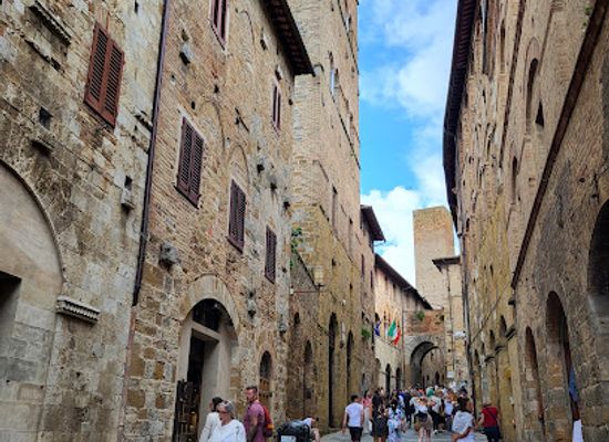 italy/san-gimignano/shop/2000-e-una-notte-di-pistolesi-s