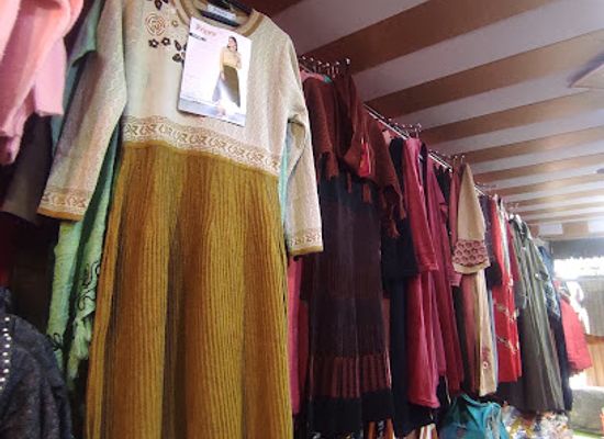 india/gulmarg/shop/malik-brothers-chandilora