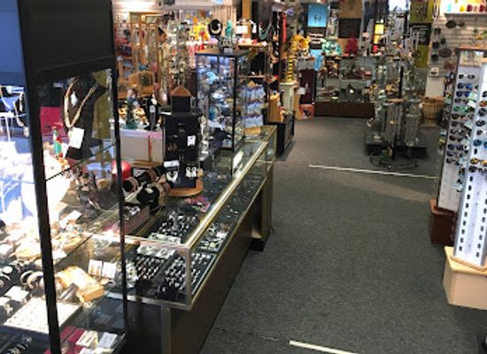 new-hampshire/lake-winnipesaukee/shop/half-moon-gift-shop