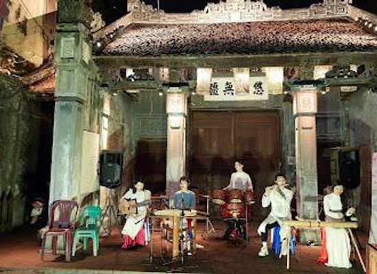vietnam/hanoi/shop/hang-bac-street