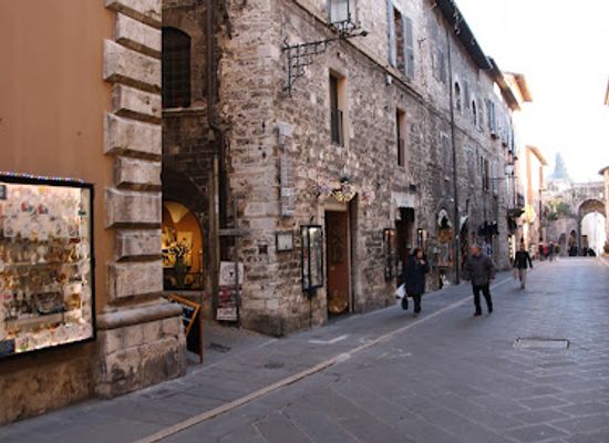 italy/assisi/shop/assisi-souvenir