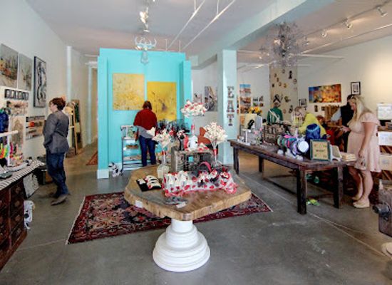 kentucky/outer-bluegrass/shop/revelry-boutique-gallery