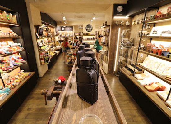 czechia/prague/old-town/shop/local-artists