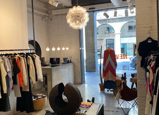spain/girona/shop/public-girona