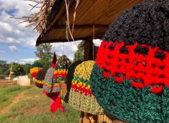 malawi/dzalanyama-forest-reserve/shop/a-ba-le-art-shop